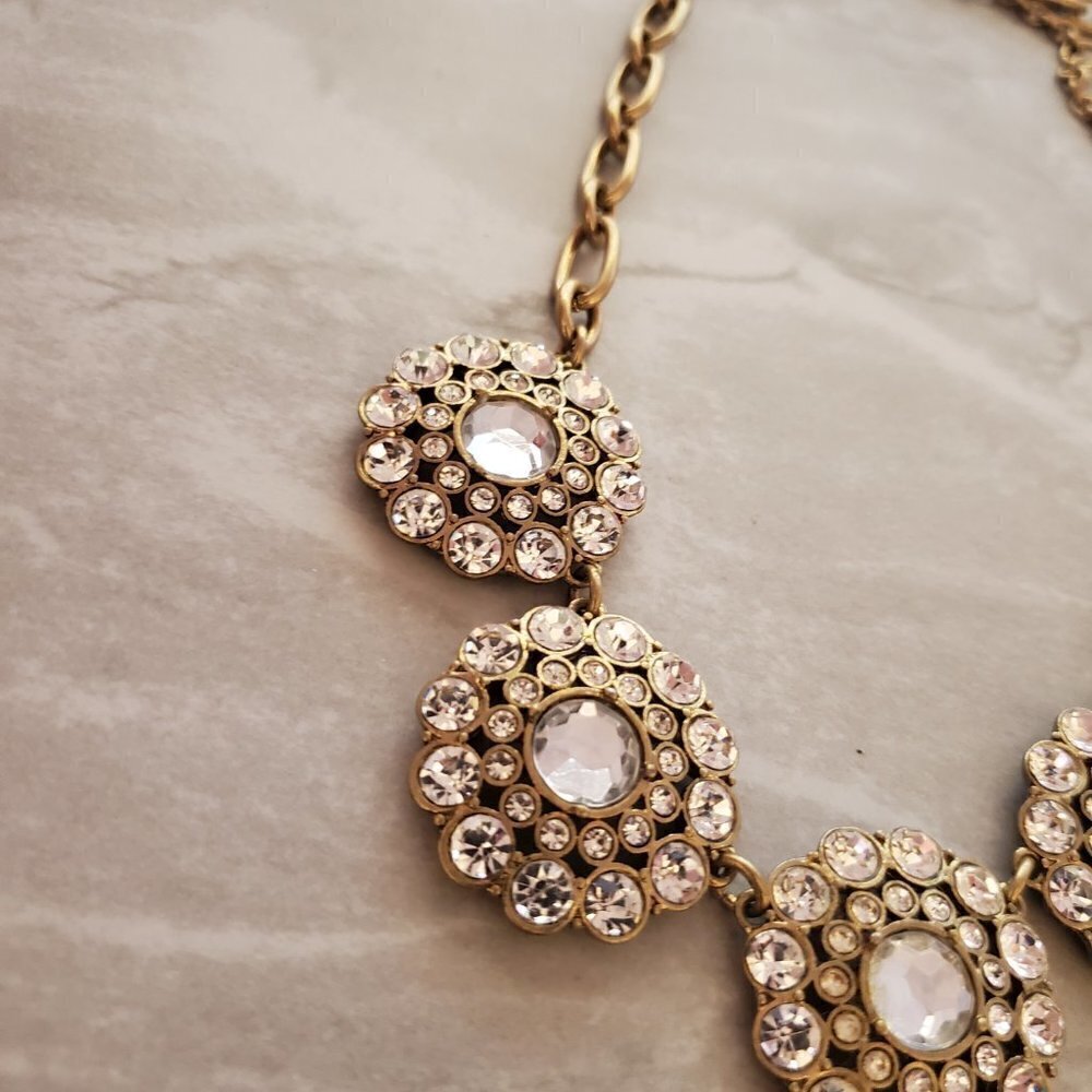✨ J.Crew Classic Rhinestones Pave Crystal Medallion Statement Necklace ✨ - Picture 6 of 12